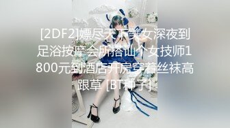 办公楼女厕全景偷拍背带裤小姐姐的多毛小黑鲍