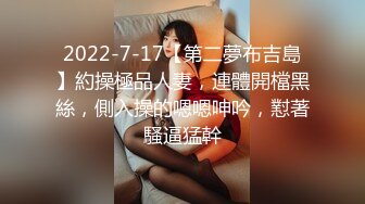 【新片速遞】  大眼美少妇露脸全裸自慰，阴毛很多，手指抠逼特写粉红穴表情很享受