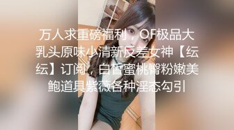 【新片速遞】  水果摊买香蕉的蓝裙美女，内裤裆部竟然是透明的，毛毛清晰可见