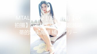 坚挺美乳小妹水舀子洗澡