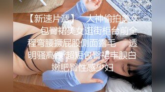 这骚逼抽大烟抽嗨了 在 #酒吧点 #男模 直接假装被操 #舔脚 白色 #内裤 都湿了一块 人来人往 真他妈淫荡