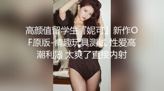 蓝色头发外围妹子近距离口交舔屌扶着小腰后入抽插骑乘人肉