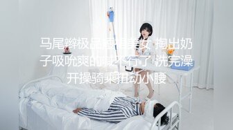 大妈好狂野穿着女仆装逼带大铁链