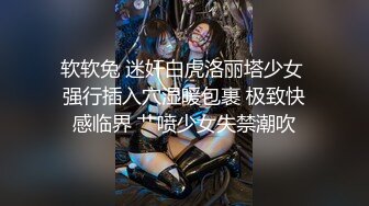 【极品??硬核】超多狼友寻求的网红美女『RiaKu』棒棒糖与大鸡巴 极品蓝发萝首次猛男群P乱操 高清720P版