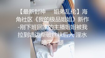 饥渴骚货脱光了对着镜头自摸