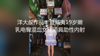 高价自购-商场陪小侄女游玩的高挑眼镜学生妹,短裙校服,洁白内内上壹小片尿渍