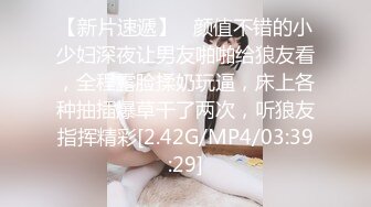 红色透明连衣裙性感辣味十足3个人妖一起相互撸管操菊轮番玩插后门性欲就是这强