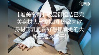 【无水印精选】极品眼镜反差婊淫荡人妻的绿帽老公找了两个单身猛男草媳妇自己在一旁拍摄