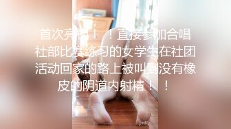 会涂口红的少妇