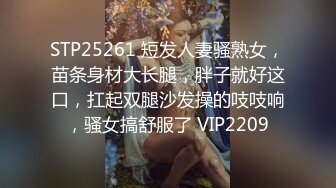 绿帽老公让老婆勾引上门服务的外卖员偷拍，沙发上口交时间紧任务重衣服都没脱就开干，小哥哥很持久玩了好多姿势