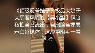  淫妻 单男很会抠逼 老婆脚脚扭扭娇喘连连 插入就高潮 隔老远都能听到骚妻下面的水声