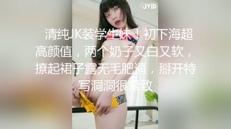 娇小身材萌妹子驾车户外和炮友车震，前座口交舔逼上位骑坐猛操抽插