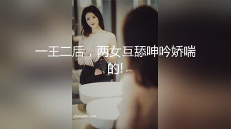 真实趴窗偷窥隔壁家小妹洗澡吹头发