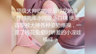 【新片速遞】 良家小少妇露脸在家跟大哥激情啪啪，淫荡风骚玩的开，69口交大鸡巴让大哥抠着菊花舔骚穴，淫水多多各种爆草