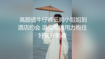 泰国大奶少妇灵巧舌头口交后换裙子拉到床上内射