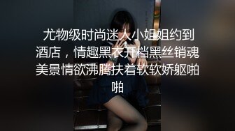 高颜值20岁，活力美少女，掏出大奶子揉捏，圆润大肥臀脱下内裤