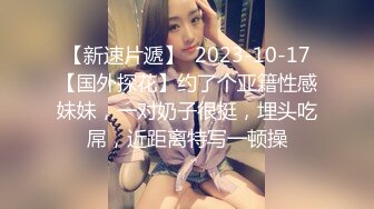  牛仔小妹露脸颜值高让纹身大哥放肆玩弄，乖巧的舔弄大鸡巴，让大哥无套蹂躏爆草