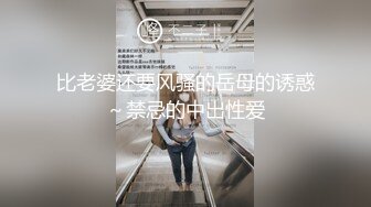 熟女姐姐的诱惑，全程露脸开档黑丝镜头前诱惑狼友，揉奶玩逼听指挥伸着舌头要舔鸡巴，道具抽插骚逼淫水多多