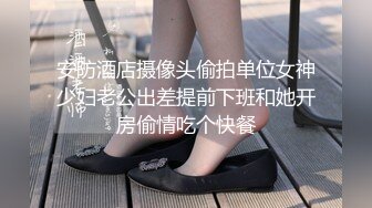 变态男暴力倾向疯狂虐待美女嘴罩上按在按摩床上捏乳头双指头插双洞