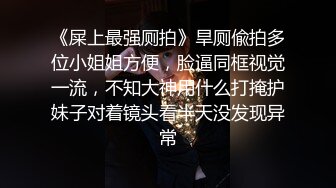  新人苗条嫩妹来大姨妈只能给炮友交，脱下内裤露粉嫩逼逼，交舔屌按头插嘴