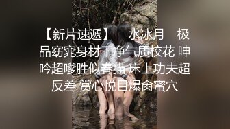 年轻胸前纹身的老婆给老公打飞机撸硬，女上位秒变榨汁打桩机