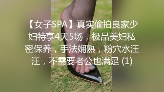 学校保安窗户缝偷窥漂亮的学生妹洗鲍鱼擦身体