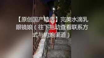 熟女-小海媚：啊啊啊我要看着你的大龟头，姐姐要肏你的大鸡巴，加油啊啊啊摩擦姐姐的阴蒂。骚-骚-骚！