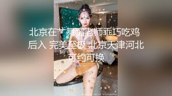 新来的御姐小少妇全程露脸黑丝高跟诱惑，道具抽插骚穴把自己搞尿了，淫声荡语互动撩骚舔弄假鸡巴上的淫水