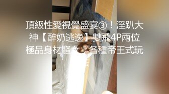 娇小可爱的小黄毛妹子，颜值很高奶子很大跟大鸡巴哥激情啪啪，口交大鸡巴主动上位抽插，浪叫呻吟跟狼友撩骚