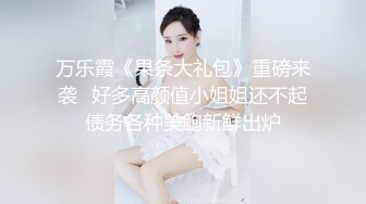  酒店偷拍骚女开房接客，洗完澡直接开操，主动骑乘位抽插，张开双腿操，表情一脸享受