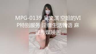   网红脸高端靓妹露脸跟小哥激情啪啪，对着镜头舔弄鸡巴，掰开骚穴让小哥舔逼，亲着小哥压在身下爆草呻吟可射