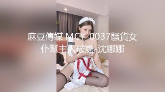   手持镜头操卡哇伊妹子，露脸啪啪女友主动掰穴让特写，女上位再侧入高潮后倒点热水洗逼