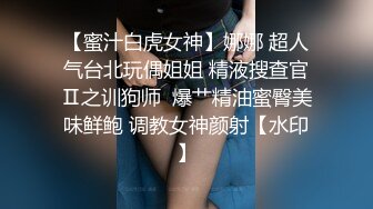 这小日子过的太让人羡慕向往了 两个嫩嫩小美女和男的在酒店操穴玩耍，3P和4P抽插揉捏真性福