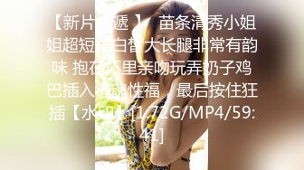 【新片速遞 】写字楼女厕浅蓝齐逼裙红唇大眼女神❤️不提裤子直挺着嫩穴让人疯狂