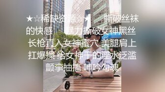 【新片速遞】熟女妈妈偷情小伙 妈妈貌似心情不好 一脸心思 被大肉棒无套输出内射 这天然白虎穴看着真干净