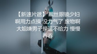  剧情演绎要命的嫂子楼道里勾引要饭的傻子，揉奶玩逼交大鸡巴，让傻子舔逼揉奶爆草