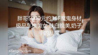 高颜值气质美女啪啪，舌吻掰开粉穴口交按着抽插大力猛操