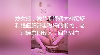 长卷发美少妇露脸镜头前第一视角道具插穴，进出阴道轻松自如