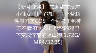 最新商城偷窥服装统一的两位美女嘘嘘