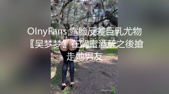  颜值不错的美女模特，黑丝情趣全程露脸大秀直播伺候小哥啪啪