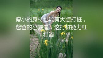 偷拍美女裙底风光 成都车展银色连衣裙细高跟极品美女，白色窄内 UR级反差骚货黑丝筒袜配情趣开档内裤