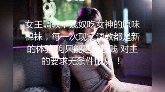  无毛肥逼妹子黑色网袜假屌自慰啪啪，抬起双腿猛操上位骑乘，没几下就射了内射美穴