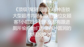 一群女混混欺负女同学趴光了 一通猛凑 这是有多大的仇