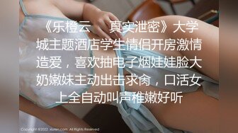 妖艳的美女与男室友玩牌大裸双巨乳