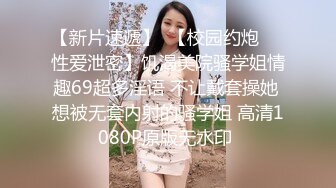 美女妈妈和两个孩子的喂奶日常