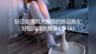 风景区女厕全景偷拍多位美女少妇前来献B (2)