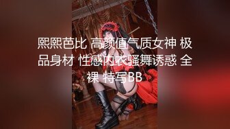 圆润美臀少妇居家夫妻激情啪啪，特写口交舔屌拨开内裤掰穴，翘起屁股隔着内裤摸逼，第一视角后入一下下撞击