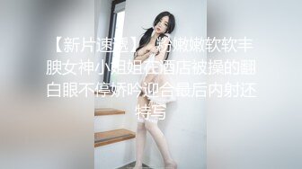 牛逼就这么大摇大摆走进女浴室偷窥女人洗澡