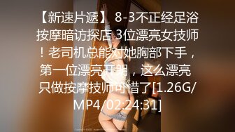 YC219直播抓娃娃的美女主播！浅蓝色蕾丝边内！