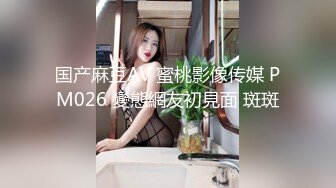 黑丝露脸颜值高会喷水的女战士，玩的好嗨奥跳蛋塞逼里道具抽插，骚穴特写展示高潮喷水尿的好多，呻吟可射